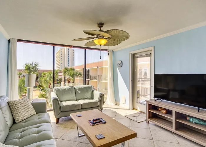 Biloxi Condo With Pool Access - Steps To Beach!