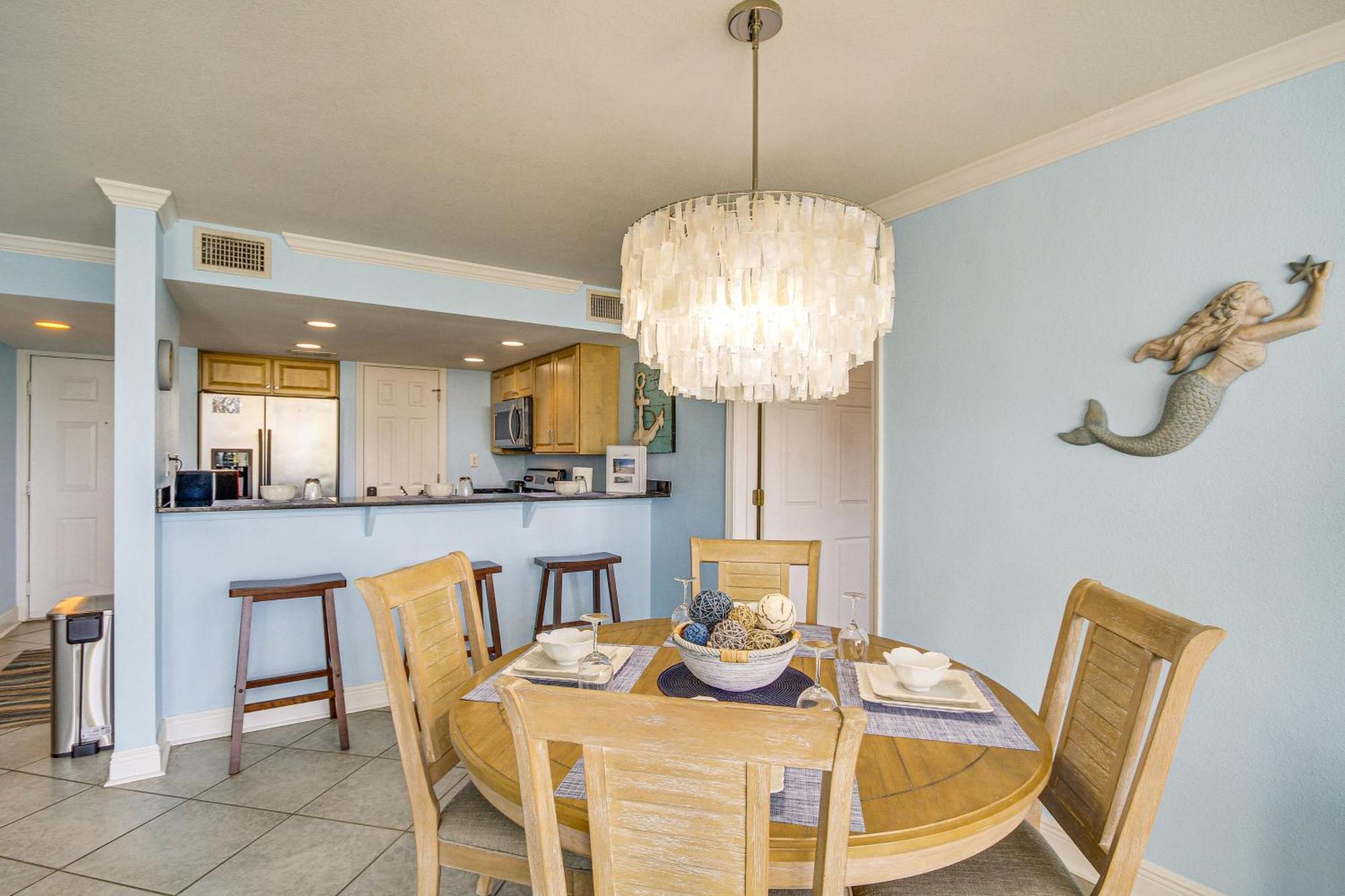With Pool Access - Steps To Beach! Apartment *
