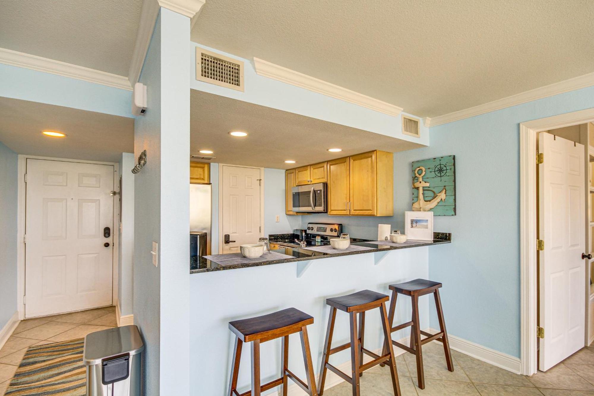 With Pool Access - Steps To Beach! Apartment