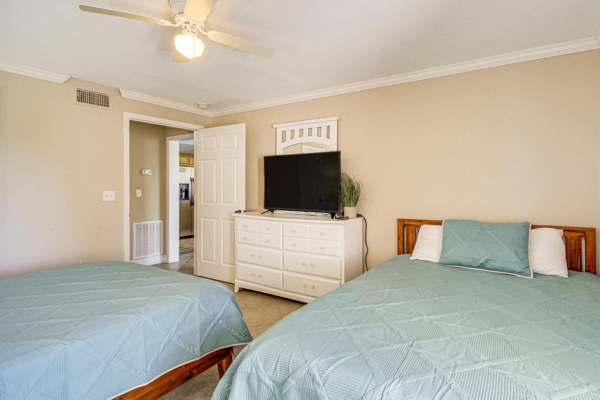 Apartment With Pool Access - Steps To Beach! Biloxi