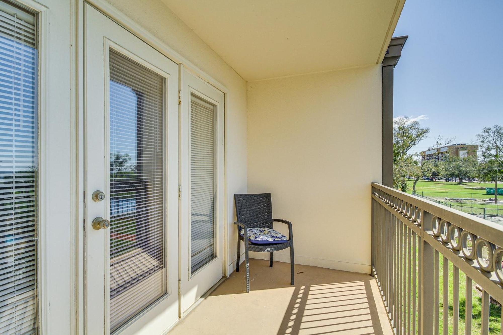 With Pool Access - Steps To Beach! * Biloxi