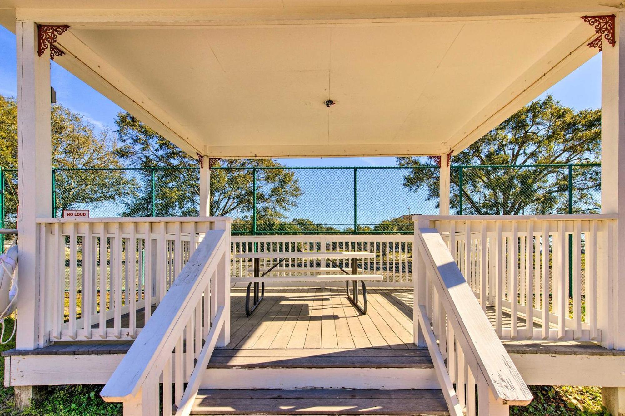 Apartment With Pool Access - Steps To Beach! *