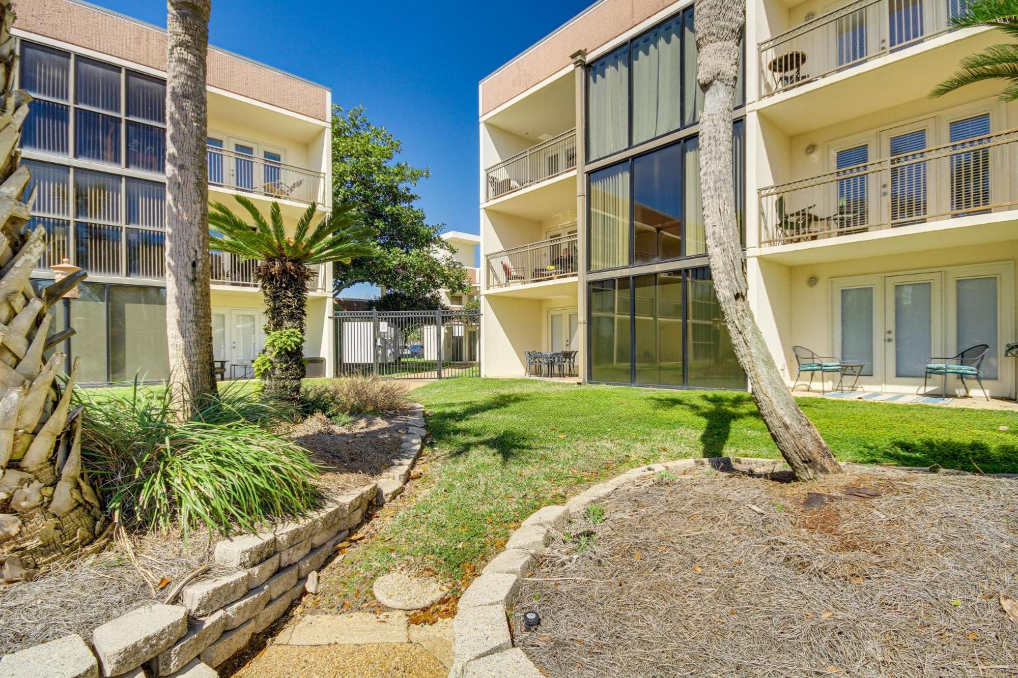 With Pool Access - Steps To Beach! * Biloxi